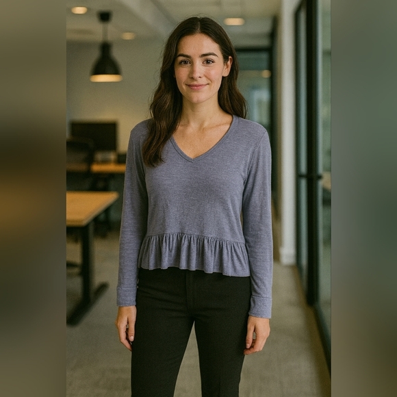 Small Olivia Rae V-Neck Ruffle Hem Blouse Flowy Feminine Boho Soft Light Peplum - Picture 1 of 4